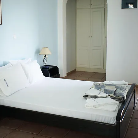 Paraporti מלון דירות 2*